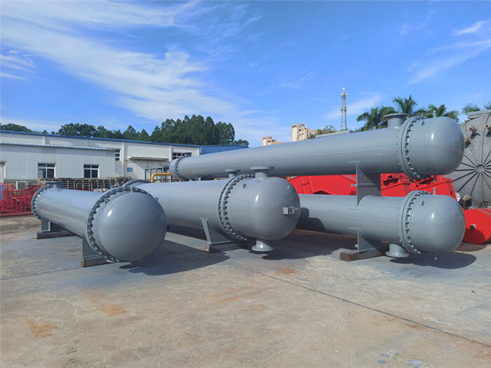 管壳式浮头换热器_洛阳润成.jpg 管壳式浮头换热器_洛阳润成.jpg